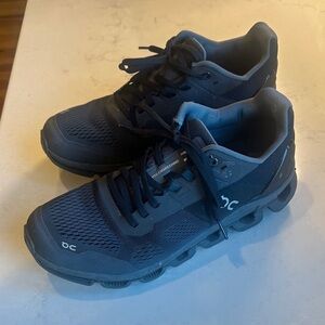 On Running Women’s Ace Black Athletic Shoes - Size 10